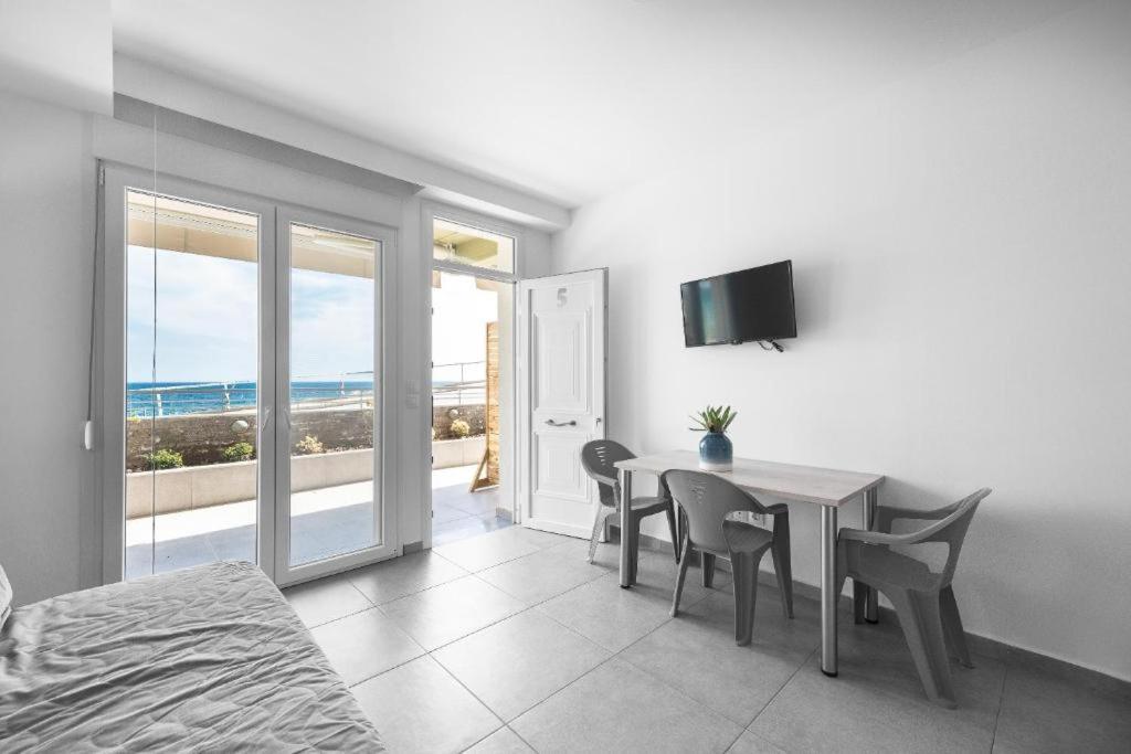 Blue Horizon 5 Apartment Nea Kallikrateia Bagian luar foto