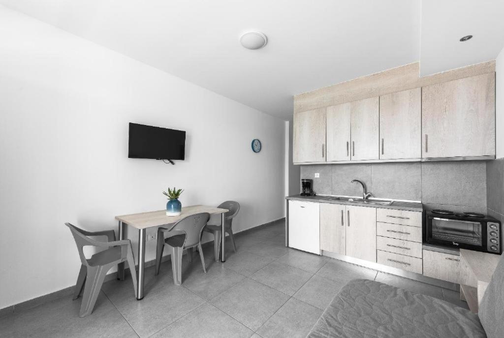 Blue Horizon 5 Apartment Nea Kallikrateia Bagian luar foto